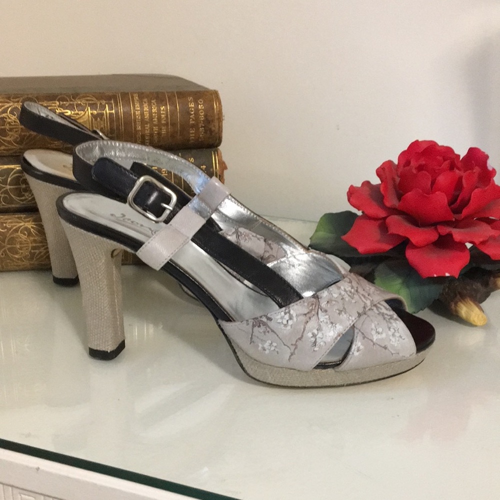 ICON Silver and Black Women's Sandals Heels NWOT Size 6
